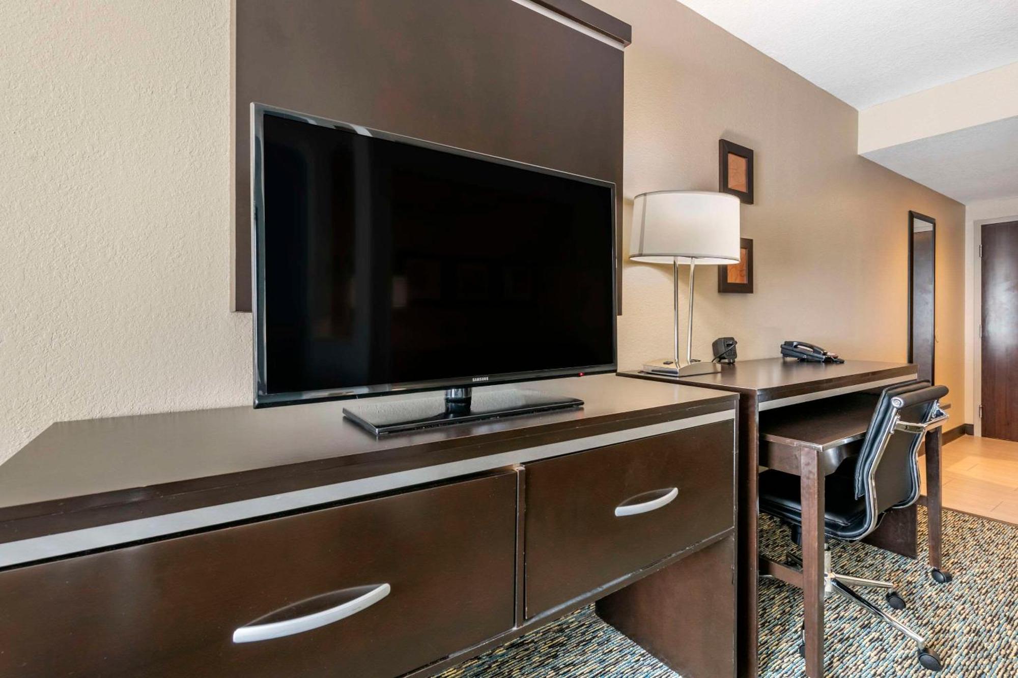 Comfort Suites Fort Lauderdale Airport South & Cruise Port Dania Beach Exterior foto